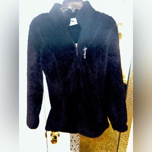 The black dog pullover